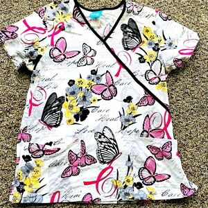 Women’s Medium Butterfly Print Scrub H.Q. Scrub Top